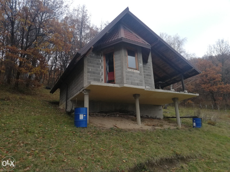 Prodajem Vikendicu U Ahatovicima 8x8 1000m2 Vikendice OLX Ba