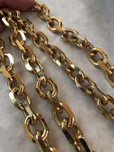 Ukrasni dekorativni zlatni lanac