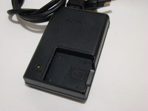 Sony punjač za SONY baterije oznake K - model BC-CSKA