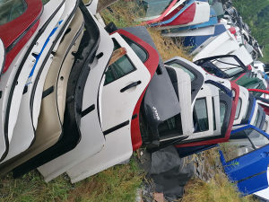 Golf 4 vrata hauba sajba blatobran gepek far DIJELOVI