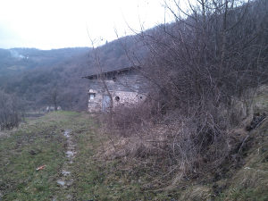 Zemljište sa pomoćnim objetima u Kreševu - Crnići
