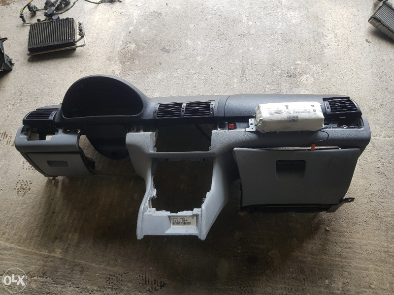 Bmw E46 komplet instrument tabla sa air bagom Instrument table OLX.ba