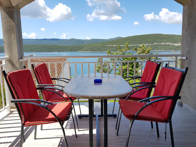 Novoopremljeni Apartmani OBAD uz more Neum