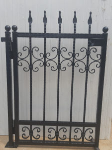 Kovana ograda-kapija klizna-metalna ograda