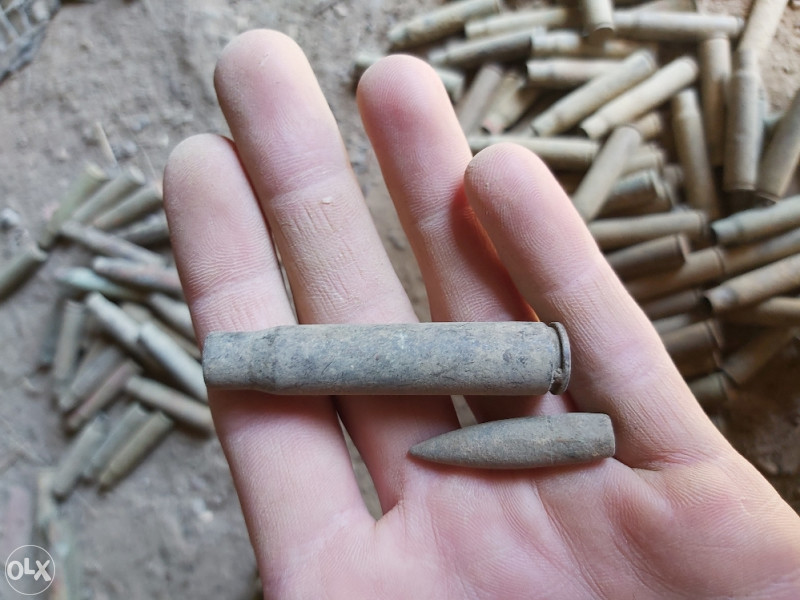 Cahura metak militarija cahure metci zrno zrna suvenir
