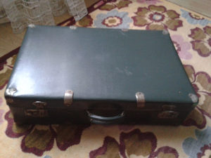 stari vintage kofer-kartonski