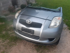 Toyota Yaris tojota jaris 2008 g za dijelove djelove be