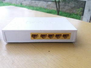 LAN Ethernet switch TP-Link 100 Mbps 5 portova