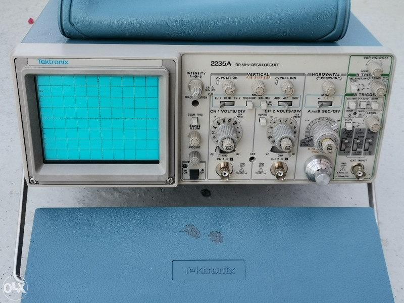 Analogni osciloskop Tektronix 2235A