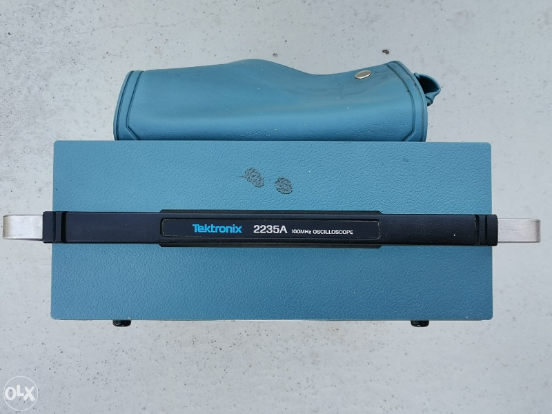 Analogni osciloskop Tektronix 2235A