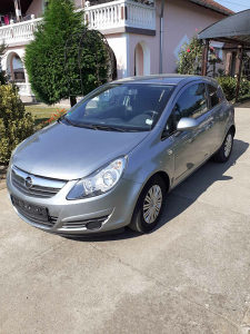 Opel Corsa 1,4 benzin 2010god.