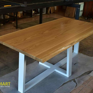 Hrastov stol live edge masiv