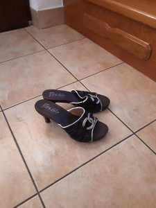 Papuče ženske kožne NOVE