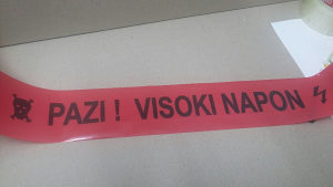 Traka upozorenja PAZI VISOKI NAPON