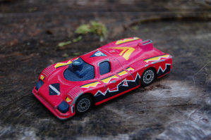 Crveno žuti sportski autić (maketa)/ Racer