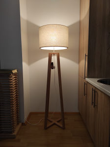 Podna lampa (Model br.9)