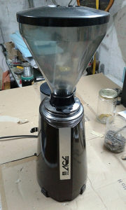 Automatski mlin za kafu