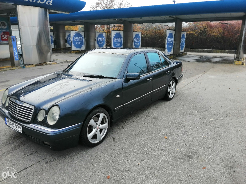 Mercedes-Benz E 200 Benzin-plin ful oprema