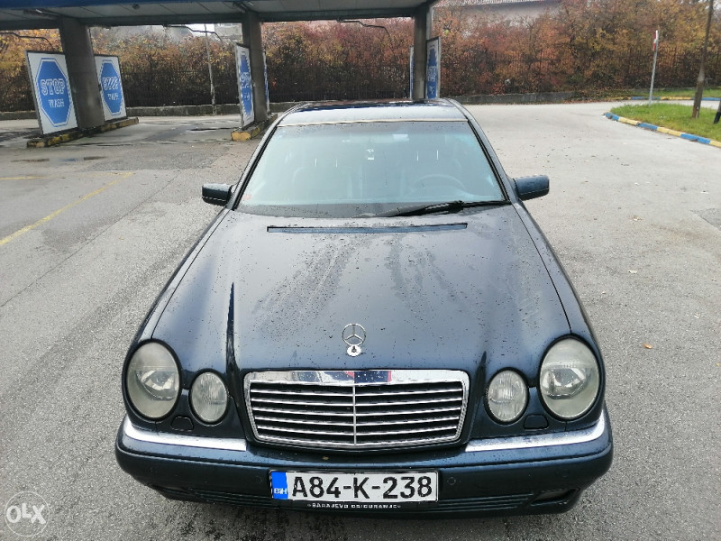 Mercedes-Benz E 200 Benzin-plin ful oprema