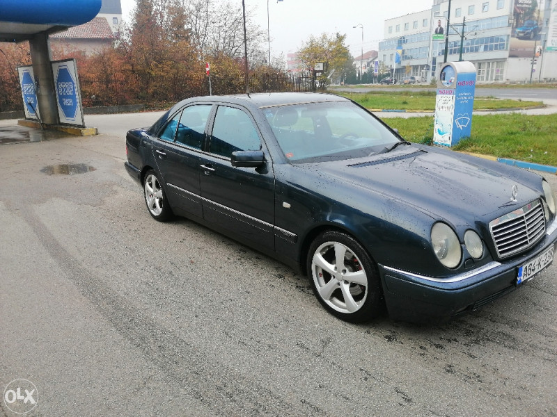 Mercedes-Benz E 200 Benzin-plin ful oprema