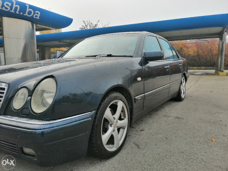 Mercedes-Benz E 200 Benzin-plin ful oprema