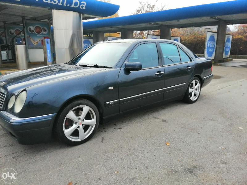 Mercedes-Benz E 200 Benzin-plin ful oprema