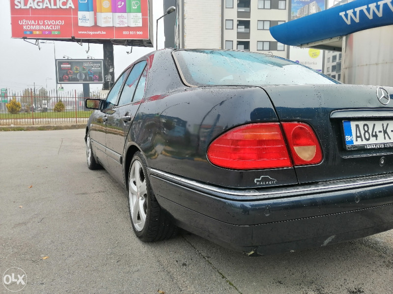 Mercedes-Benz E 200 Benzin-plin ful oprema