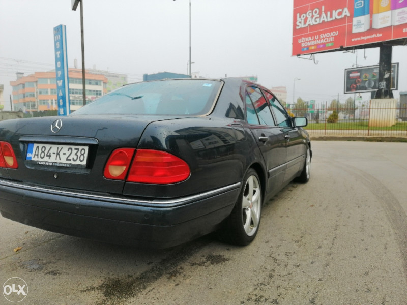 Mercedes-Benz E 200 Benzin-plin ful oprema