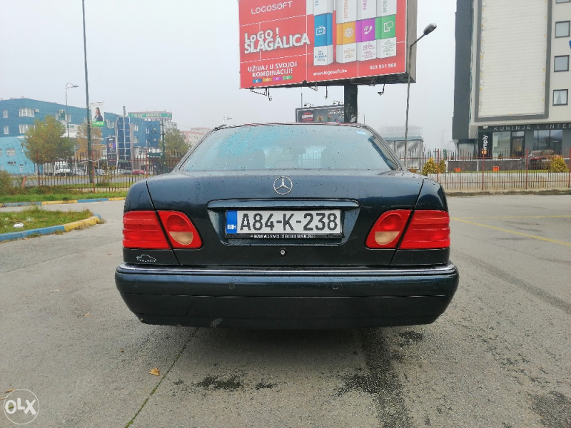 Mercedes-Benz E 200 Benzin-plin ful oprema