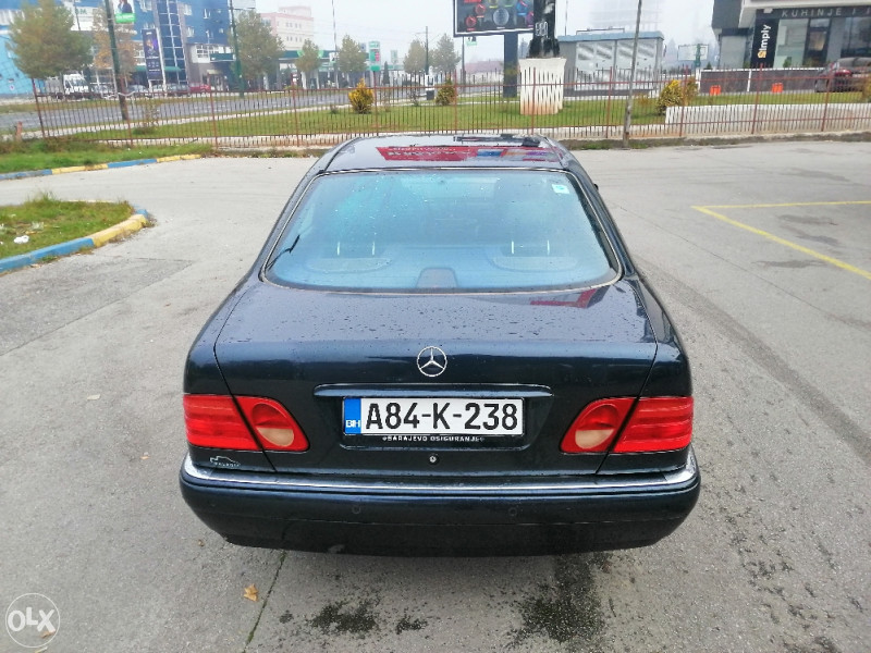 Mercedes-Benz E 200 Benzin-plin ful oprema