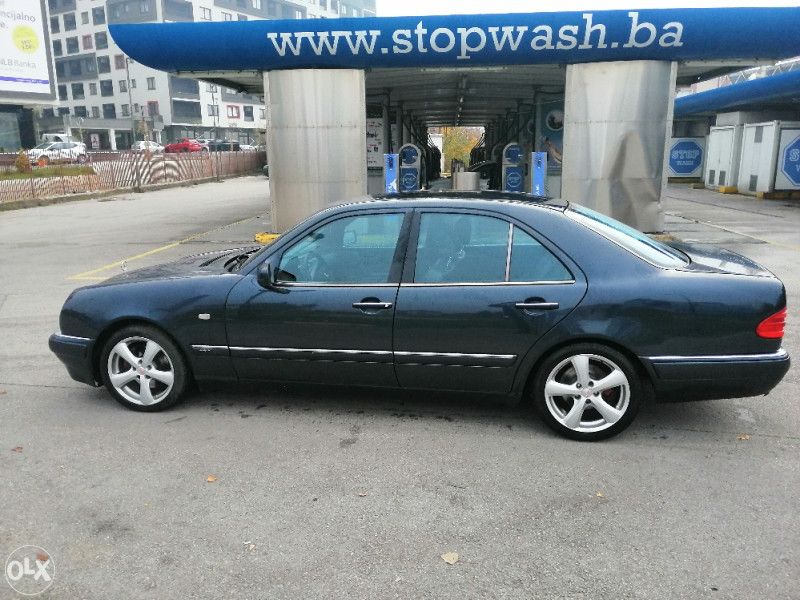 Mercedes-Benz E 200 Benzin-plin ful oprema