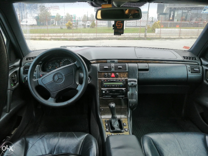 Mercedes-Benz E 200 Benzin-plin ful oprema