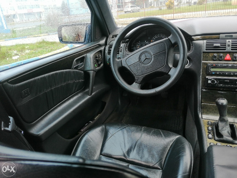 Mercedes-Benz E 200 Benzin-plin ful oprema