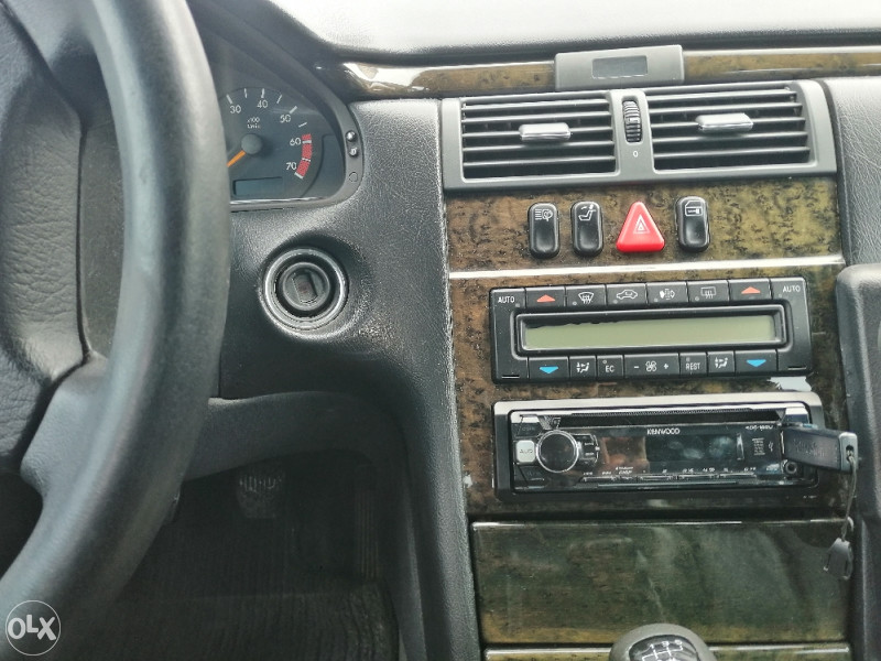 Mercedes-Benz E 200 Benzin-plin ful oprema
