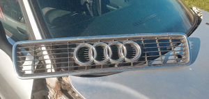 Audi b4 maska