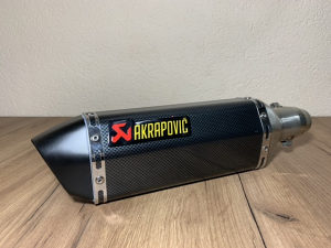 Akrapovic Auspuh slip on muffler za motor skuter