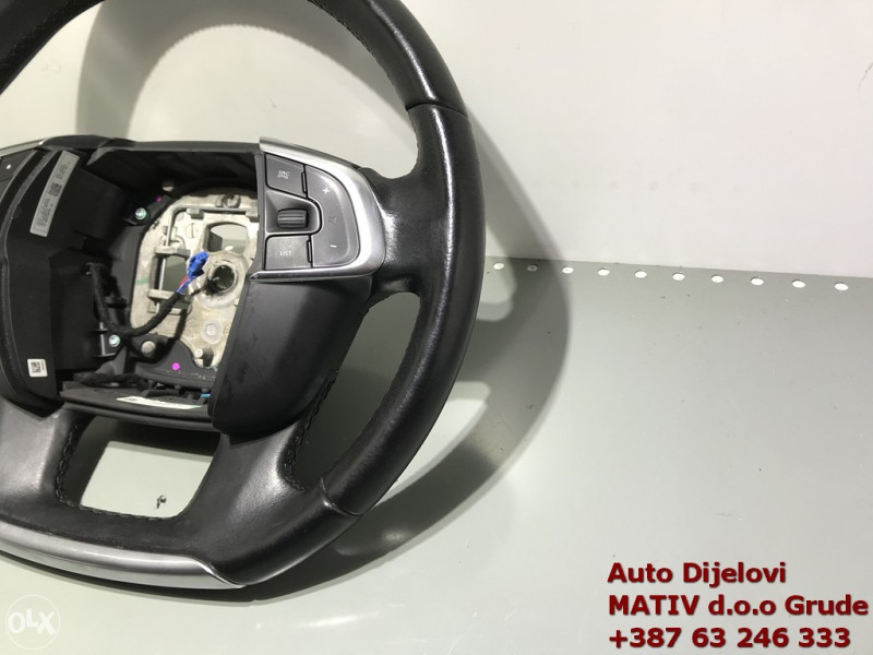 VOLAN KOŽNI nikovani Citroen C4 DS4 2016.