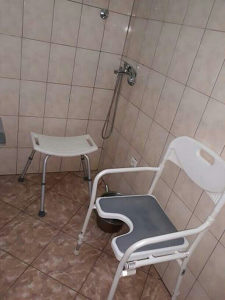 Invalidska stolica za kupanje tel 0603023154