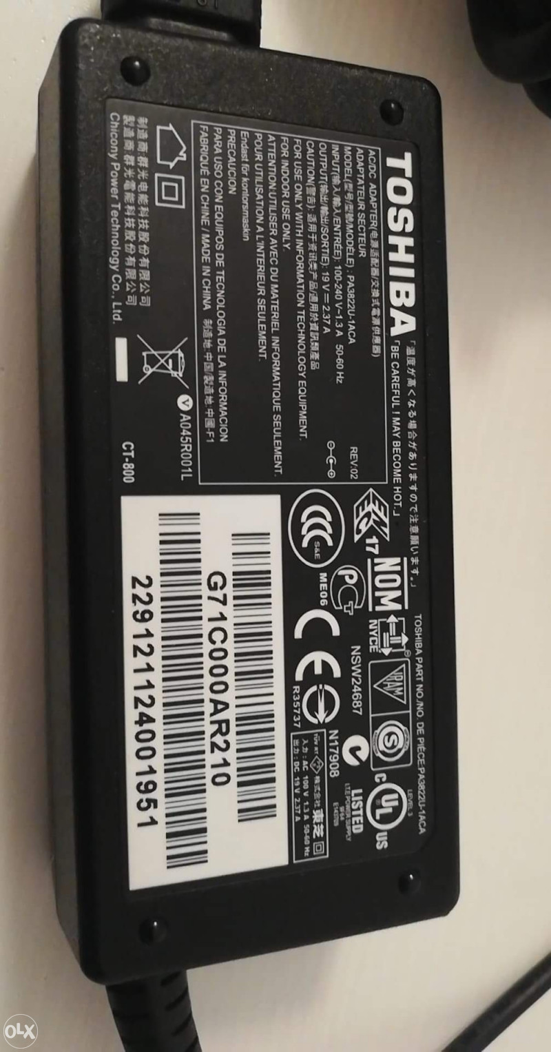 Toshiba Punjac 19v 2.3A