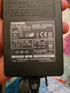 Toschiba Punjac Adapter 15V 4A pa2444u