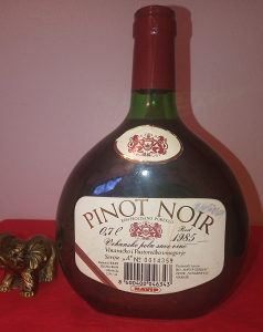 Staro vino - PINOT NOIR - rod 1985 godina