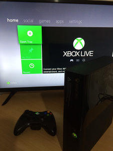 XBOX 360 - BEZ  JOYSTICKA  60 KM