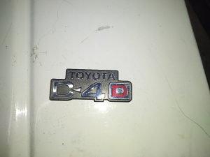 Bocni znak Toyota Avensis