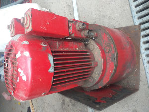 Motor sa hidraulicnom pumpom
