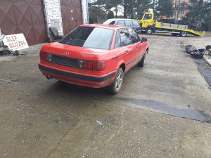 Dijelovi Audi 80 b4.motor u kvaru benzin. Plin