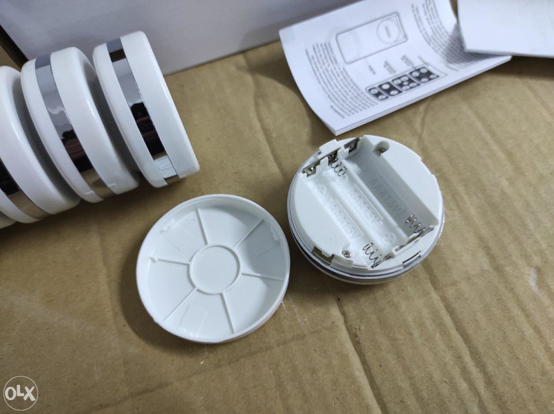 6 komada mini ljepljivih LED lampi s daljinskim