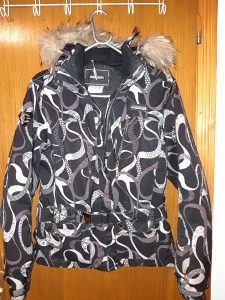 Zenska skijaška jakna, skijanje