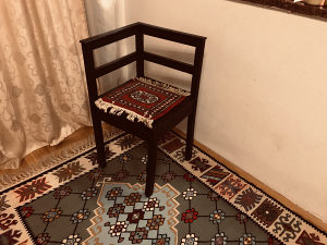 Rezbarena stolica Nikšić