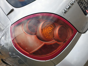 Nissan Almera Stoplampa L/D
