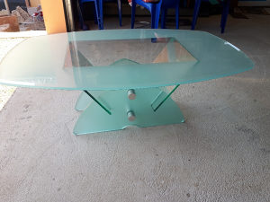 Stakleni stol